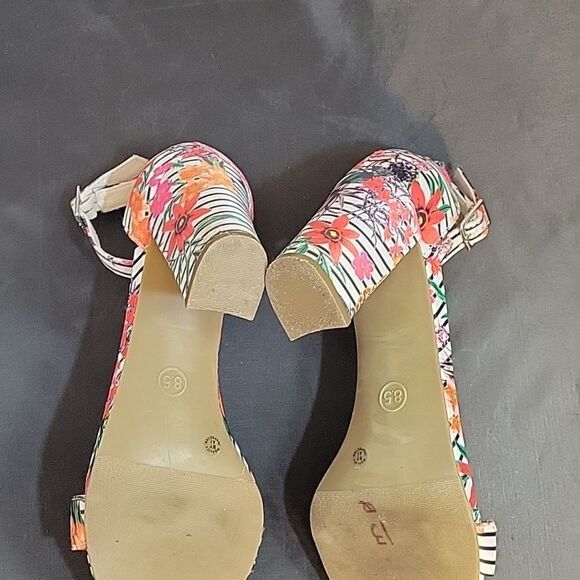 WORTHINGTON MULTI-COLOR BECKWITH FLORAL  ADJUSTABLE BUCKLE ANKLE STRAP SANDAL - Picture 11 of 14